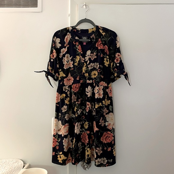 Vince Camuto navy floral dress - Picture 1 of 4
